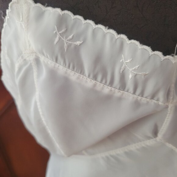Vintage Dutchmaid White Nylon Slip Dress With Adjustable Straps & Embroidered Tr - Picture 3 of 7